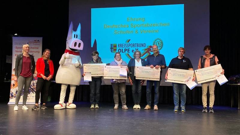 Trotz Corona 698 Sportabzeichen und erstmals auch Jolinchen-Sportabzeichen geehrt 4 schulen vereine e1634650174923