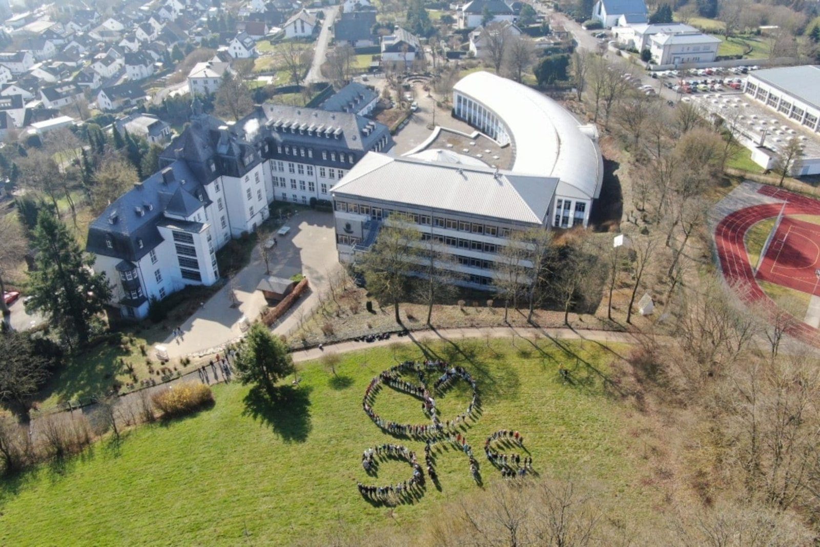 Dem Wunsch nach Frieden Ausdruck verleihen 1 sug peace zeichen 2