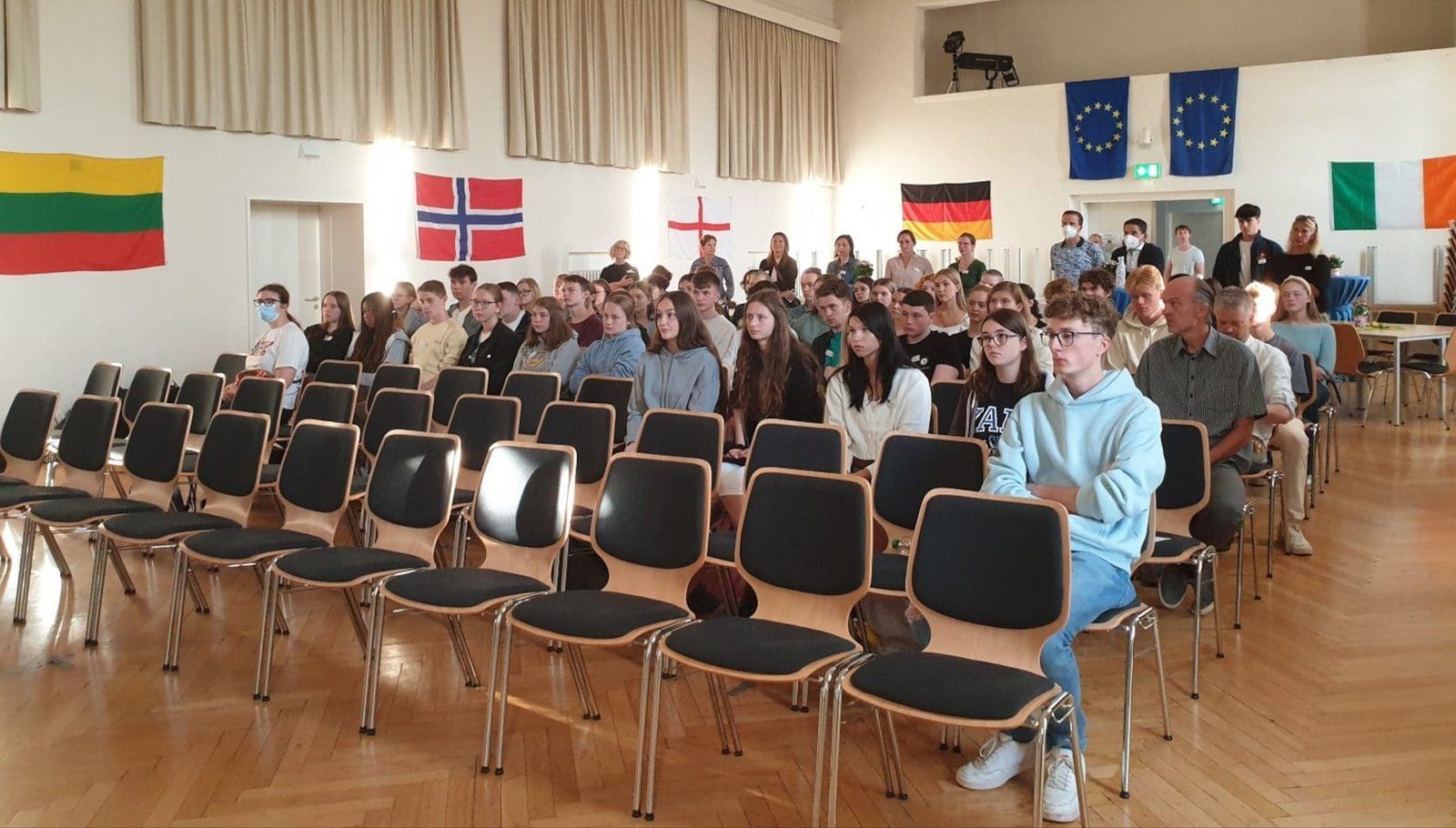 Delegationen aus ganz Europa treffen sich zum interkulturellen Lernen 9 teilnehmer der internationalen projektwoche